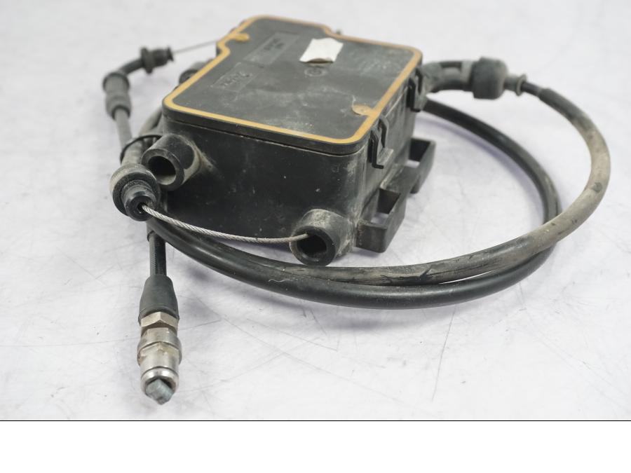 Snett nerifrån på Vajerfördelare från en BMW R 1200 GS -2005 motorcykel.