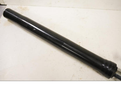 Höger sida på Gaffelben från en Yamaha XV 1700 -2003 motorcykel.