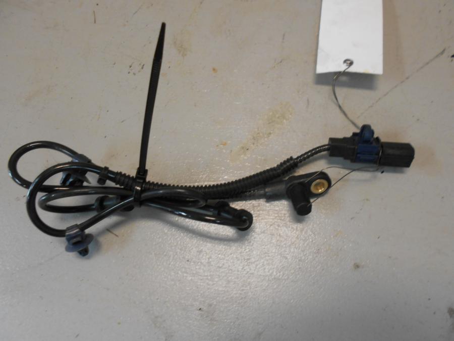 Baksidan på ABS givare från en Honda NC 750 S -2017 motorcykel.