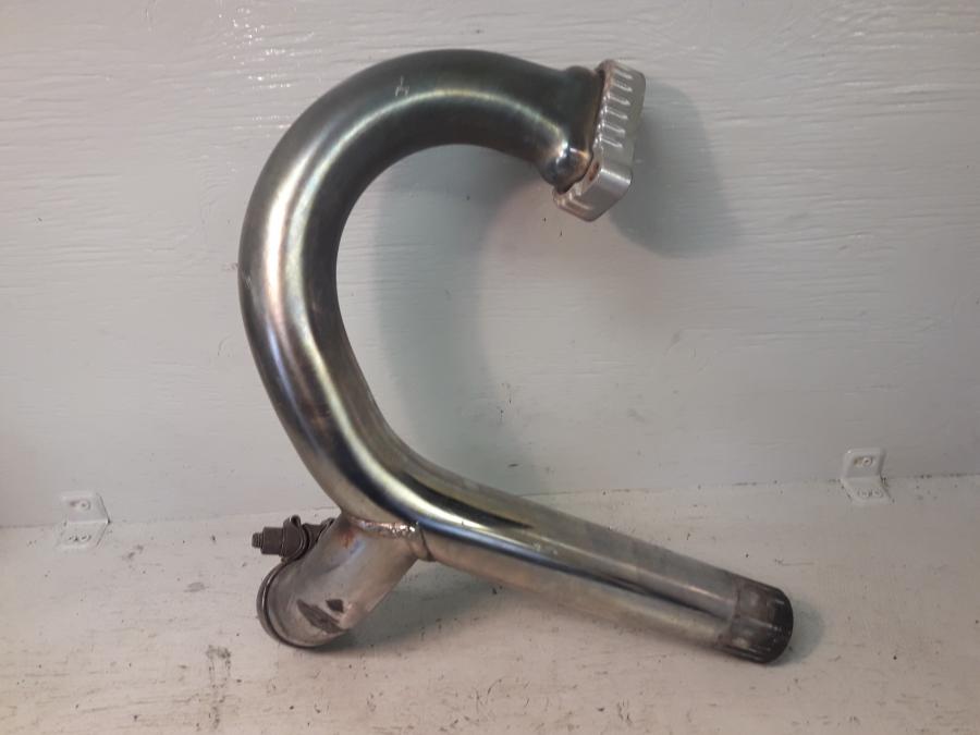 Framsidan på Grenrör från en BMW R 1150 R -2004 motorcykel.