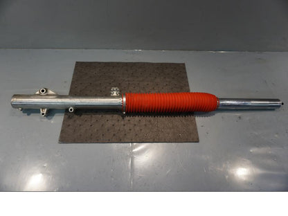 Framsidan på Gaffelben från en Honda XR 600 R -1990 motorcykel.