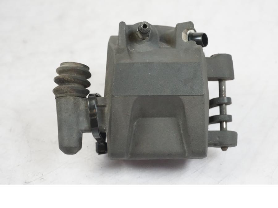 Vänster sida på Bromsok från en Suzuki GSX-R 750 -2006 motorcykel.