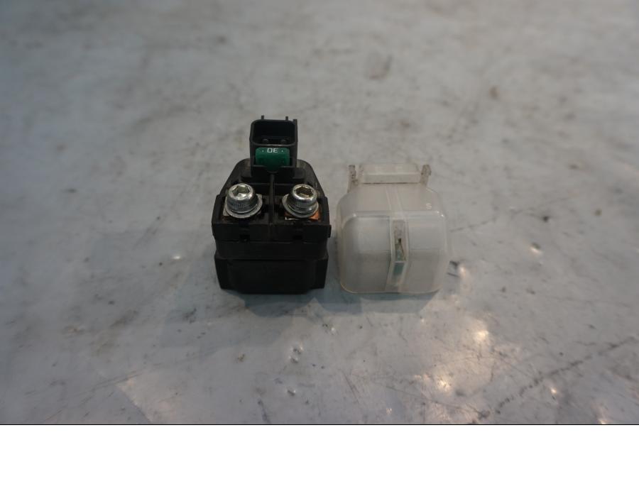 Baksidan på Startrelä från en Ducati Diavel -2015 motorcykel.