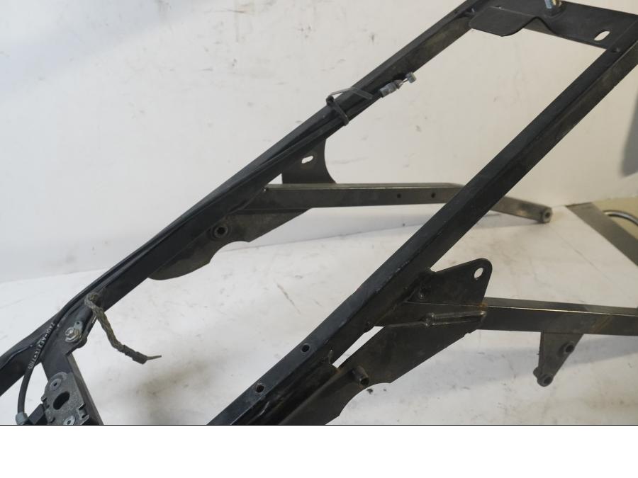 Framsidan på Bakram från en KTM 1190 Adventure -2014 motorcykel.