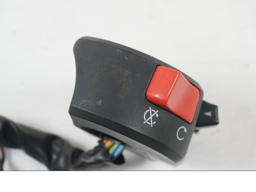 Extrabild3 på Styrelreglage från en Suzuki SV 650 S -2005 motorcykel.