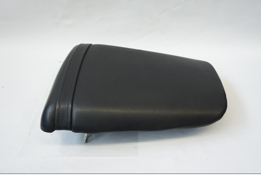 Baksidan på Sadel från en Honda CBR 900 RR -1997 motorcykel.