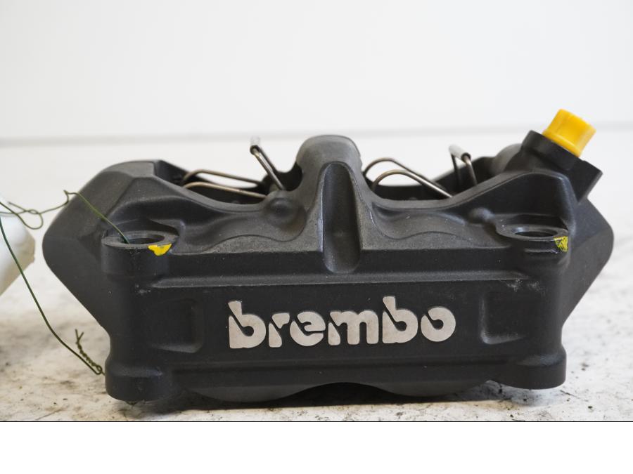 Framsidan på Bromsok från en KTM 990 Super Duke R -2010 motorcykel.