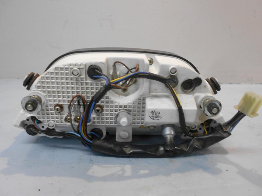 Baksidan på Instrumentpanel från en Yamaha XTZ 750 -1994 motorcykel.