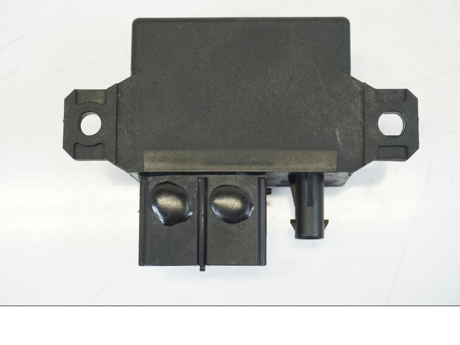 Snett nerifrån på Startrelä från en BMW R 1250 GS -2019 motorcykel.