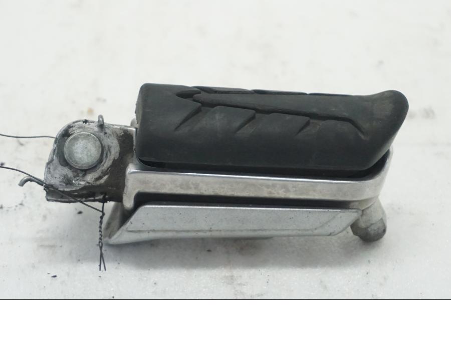 Framsidan på Fotpinne från en Honda CBR 500 R -2013 motorcykel.