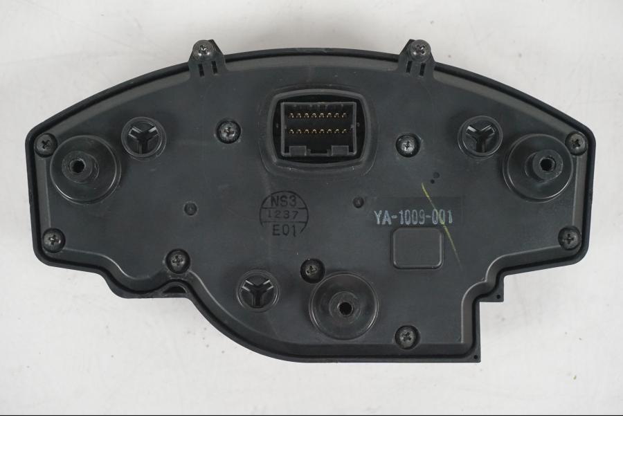 Snett nerifrån på Instrumentpanel från en Yamaha YZF 1000 R1 -2007 motorcykel.