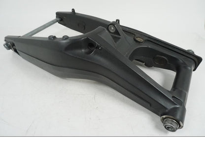 Snett nerifrån på Sving från en Honda CB 650 F Hornet -2017 motorcykel.