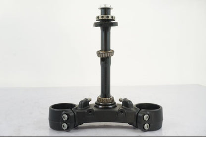 Framsidan på Gaffelkrona från en KTM 1290 Super Duke R -2015 motorcykel.