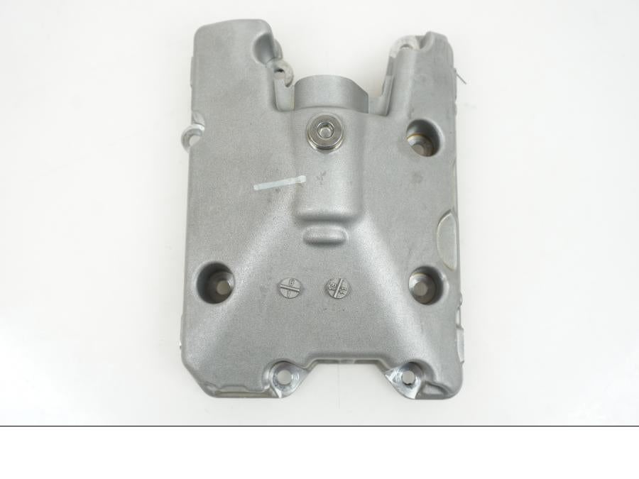 Baksidan på Oljetråg från en BMW F 850 GS -2019 motorcykel.