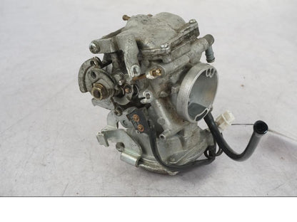 Baksidan på Förgasare från en Suzuki VZ 800 -2000 motorcykel.