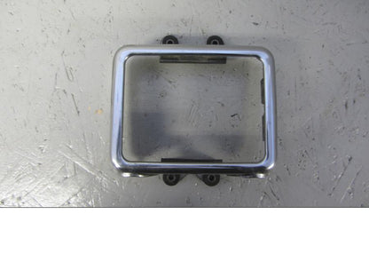 Framsidan på Oljekyldekor från en Suzuki VS 1400 -1996 motorcykel.