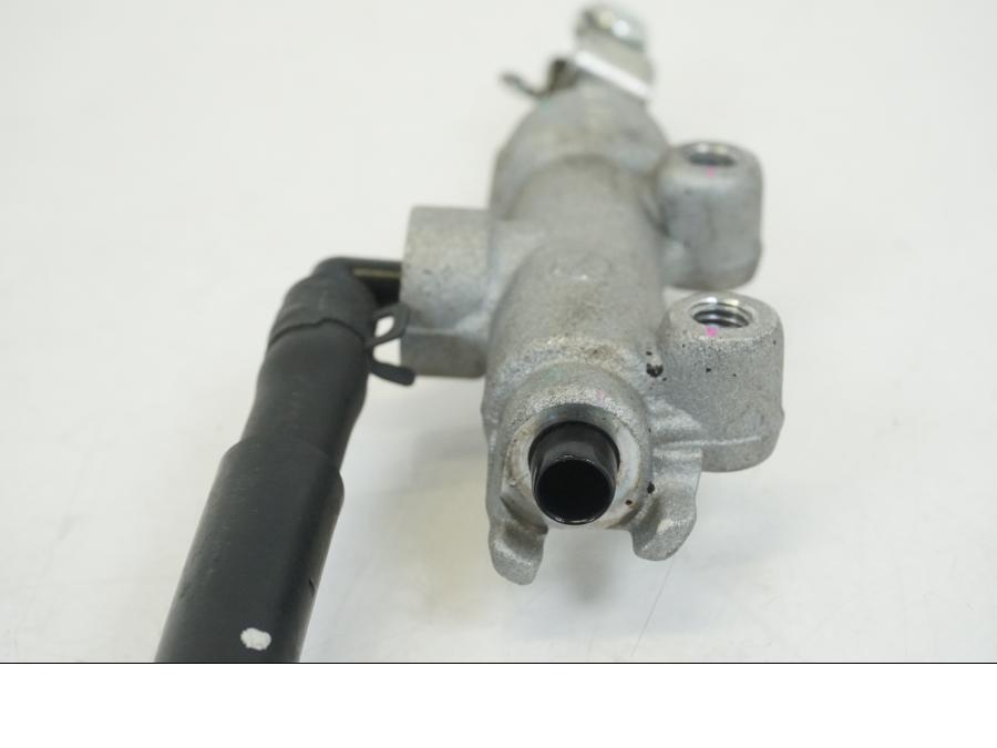 Vänster sida på Bromshuvudcylinder från en Kawasaki ER-6F -2016 motorcykel.