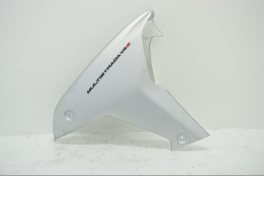 Framsidan på Sidkåpa från en Ducati Multistrada 1158 V4 -2021 motorcykel.