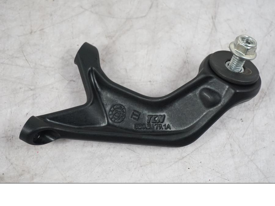 Baksidan på Ljuddämparfäste från en Ducati Multistrada V4 -2024 motorcykel.