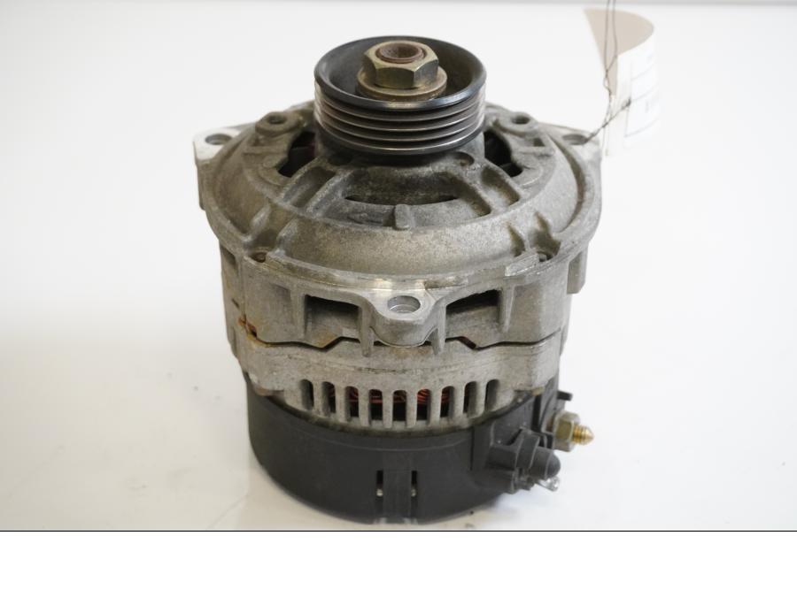 Framsidan på Generator från en BMW R 1100 GS -1998 motorcykel.