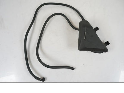 Framsidan på Vattenexpansionskärl från en KTM 1290 Super Duke R -2018 motorcykel.