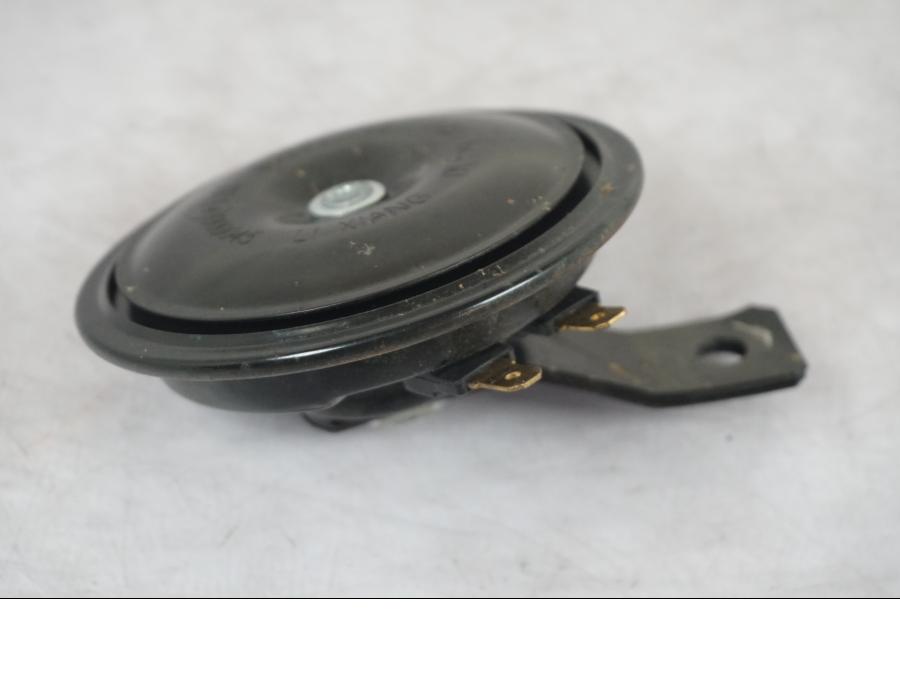 Baksidan på Signalhorn / Tuta från en Suzuki SV 650 -1999 motorcykel.