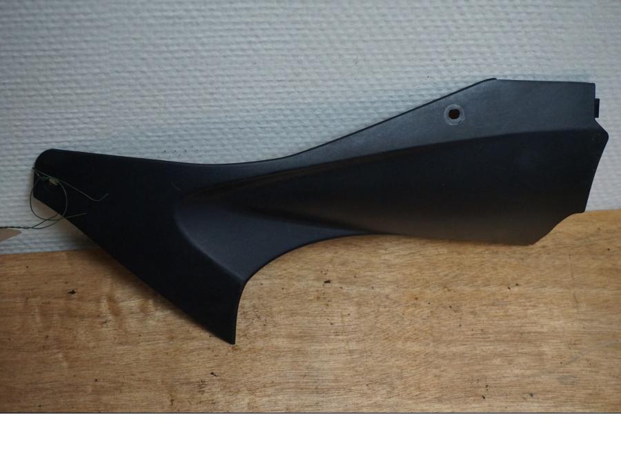 Framsidan på Toppkåpsinsida från en Yamaha YZF R6 -2006 motorcykel.