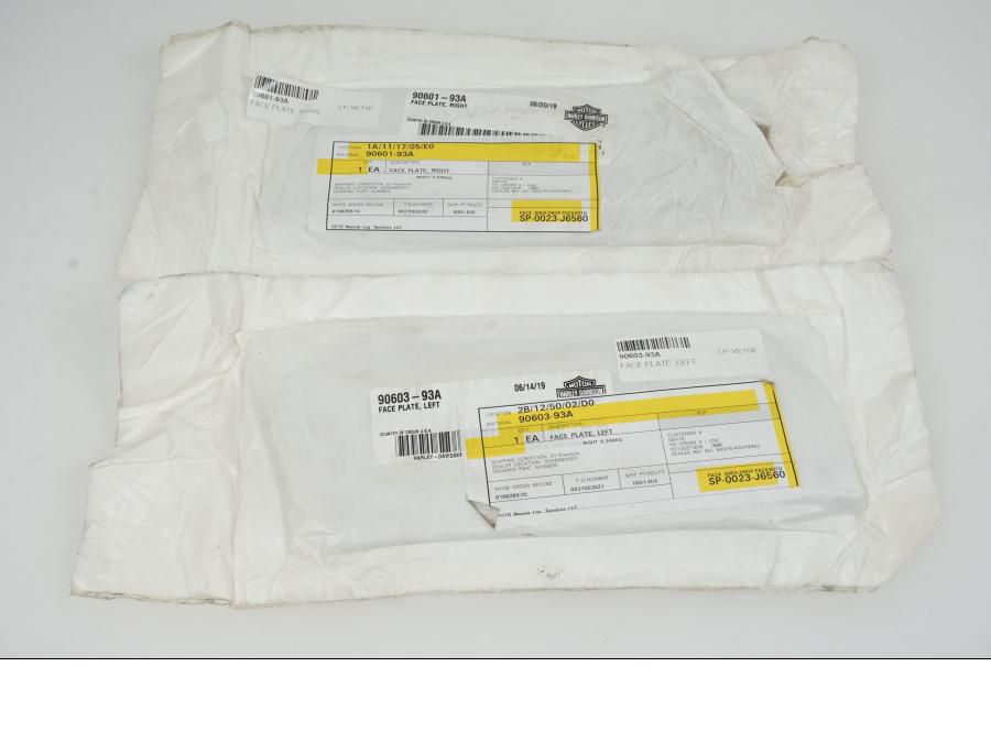 Framsidan på Väsklock från en H-D Touring Road King FLHR/I -2013 motorcykel.