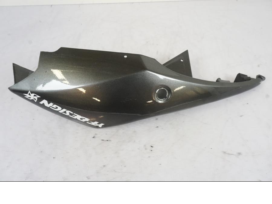 Vänster sida på Bakvinge från en Suzuki GSX-R 1000 -2005 motorcykel.