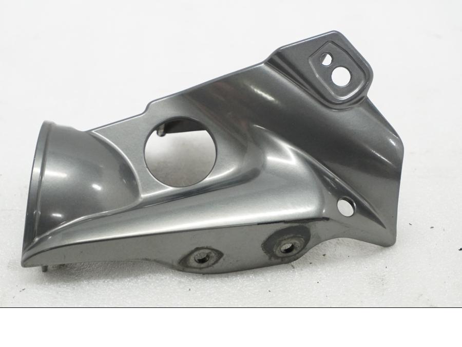 Framsidan på Instrumentpanelsfäste från en Buell Alla -2003 motorcykel.