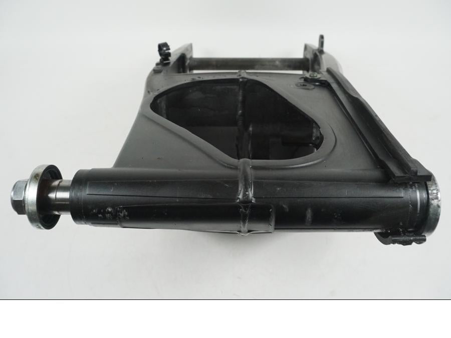 Vänster sida på Sving från en Yamaha YZF 1000 R1 -2006 motorcykel.