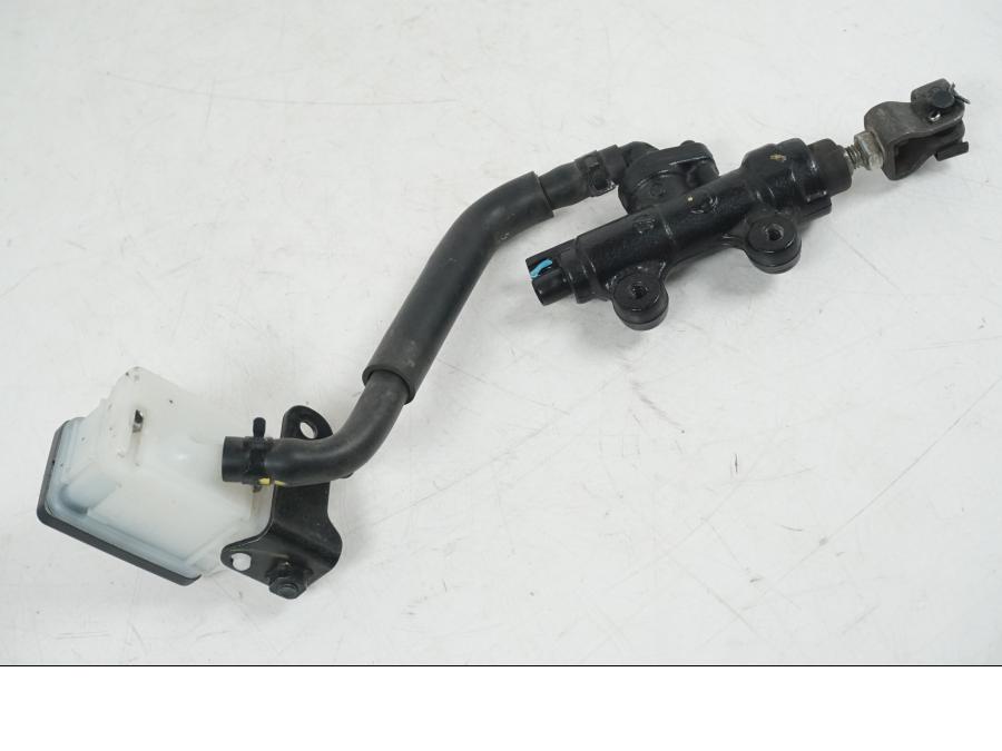 Framsidan på Bromshuvudcylinder från en Honda CB 650 F Hornet -2017 motorcykel.