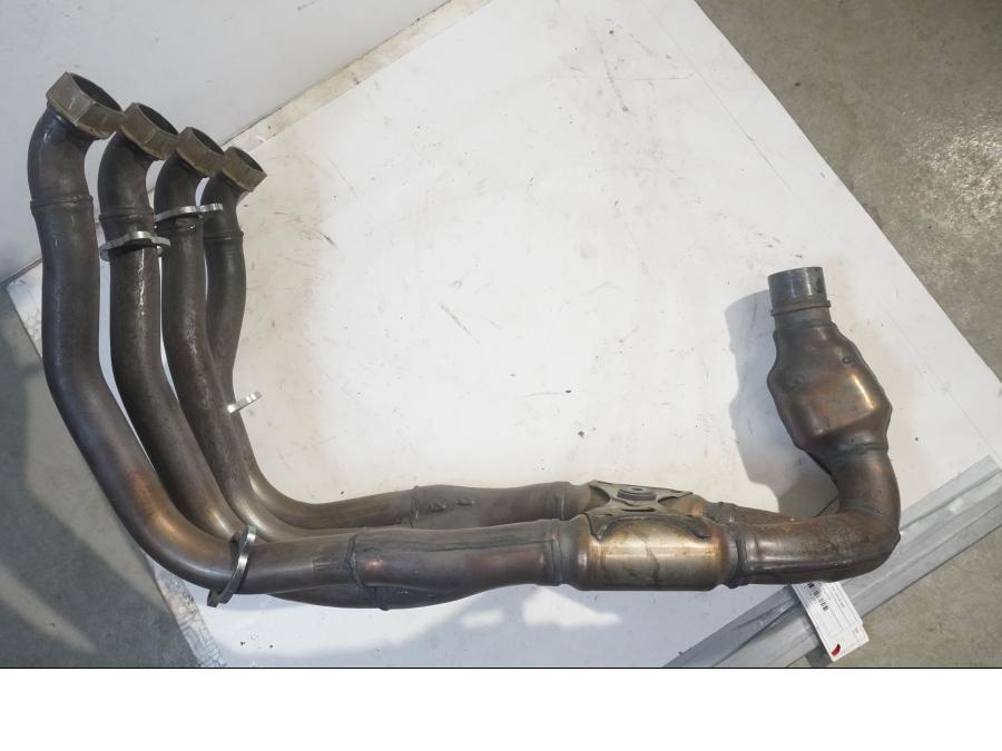 Framsidan på Grenrör från en Honda CBR 1000 RR -2004 motorcykel.