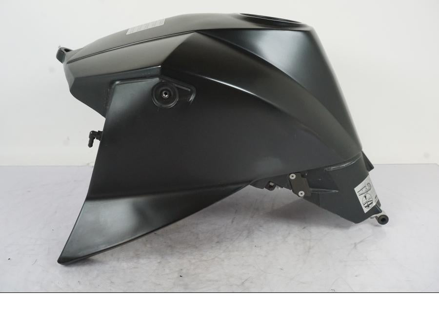 Baksidan på Bensintank från en KTM 990 Super Duke -2006 motorcykel.