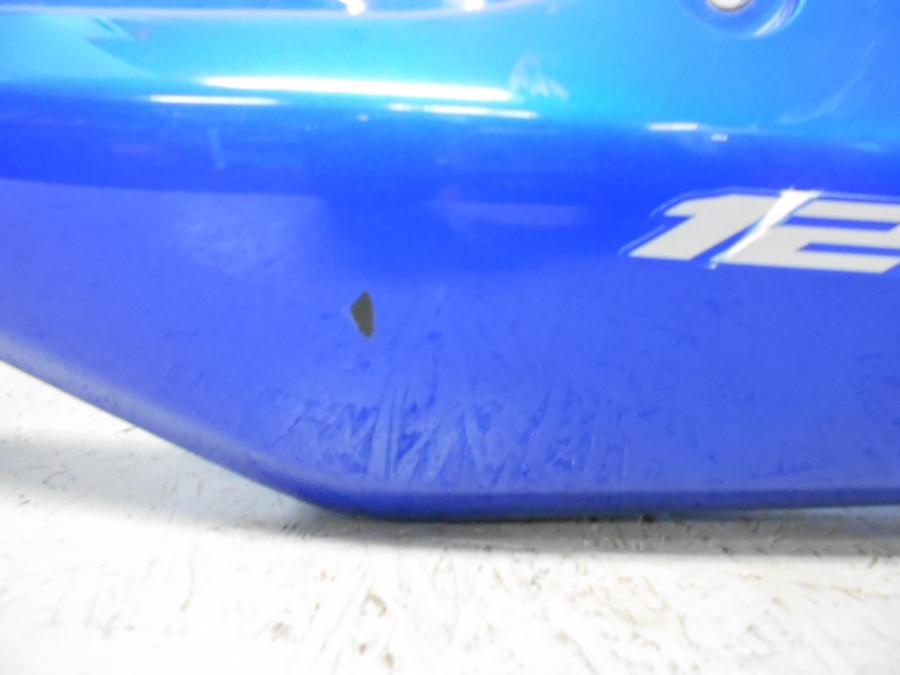 Vänster sida på Bakvinge från en Honda CBR 125 R -2006 motorcykel.