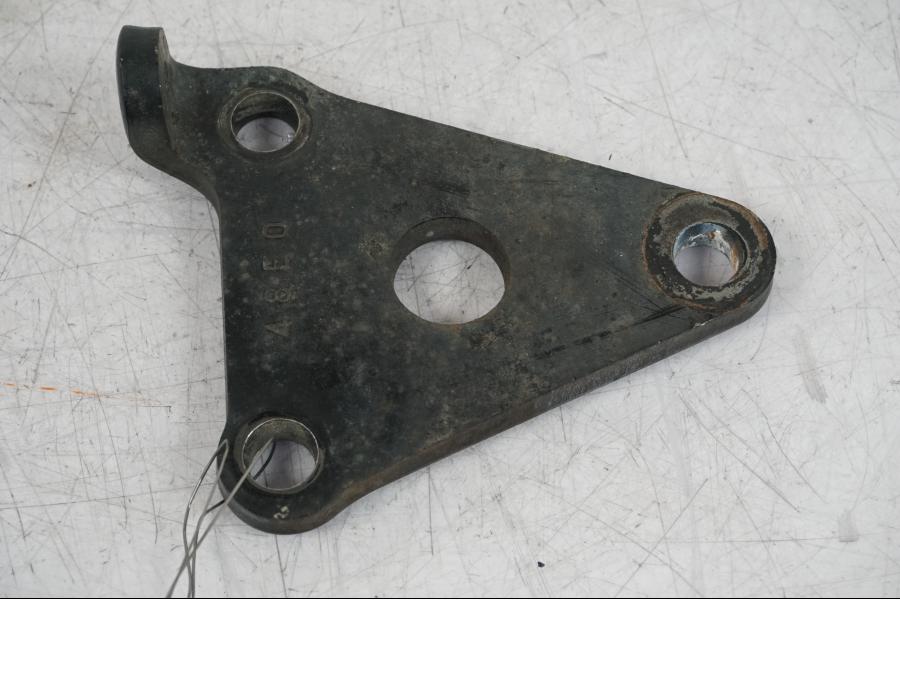 Baksidan på Motorfäste från en Suzuki VZ 800 -2000 motorcykel.