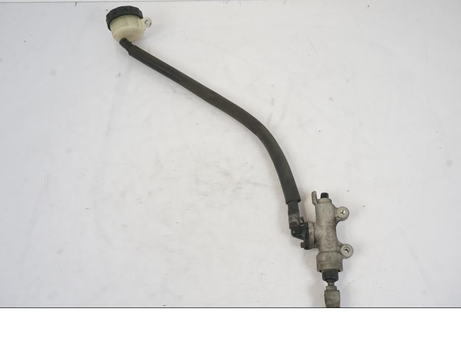 Framsidan på Bromshuvudcylinder från en Honda VFR 750 -1994 motorcykel.