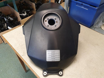 Höger sida på Bensintank från en KTM RC8 -2009 motorcykel.