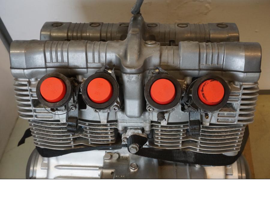 Snett nerifrån på Motor från en Yamaha XJ 900 S -1997 motorcykel.