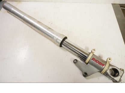 Framsidan på Gaffelben från en Ducati 748 -2001 motorcykel.