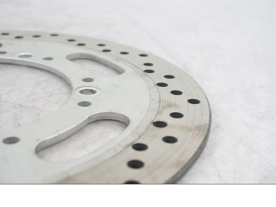 Vänster sida på Bromsskiva från en Kawasaki VN 1700 Classic Tourer -2009 motorcykel.