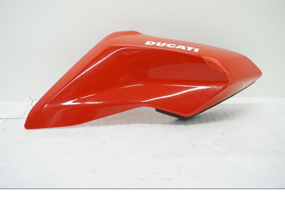 Framsidan på Bensintankskåpa från en Ducati Hypermotard -2020 motorcykel.