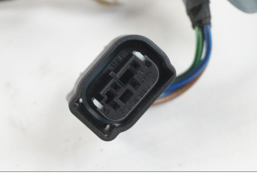 Extrabild2 på Kablage från en BMW F 650 CS -2002 motorcykel.