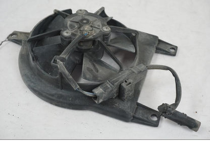 Snett nerifrån på Vattenkylfläkt från en BMW F 800 GS -2008 motorcykel.