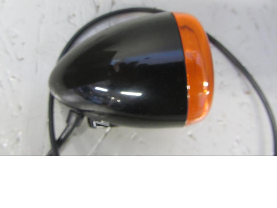 Snett uppifrån på Blinkers från en H-D FLSS Softail Slim -2016 motorcykel.