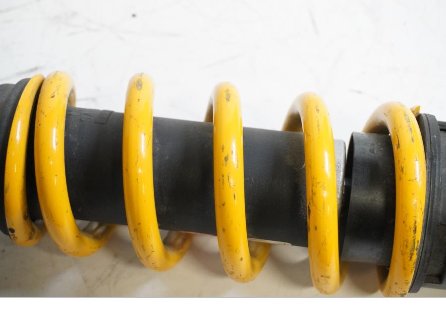 Snett uppifrån på Stötdämpare från en Honda CBR 600 RR -2004 motorcykel.