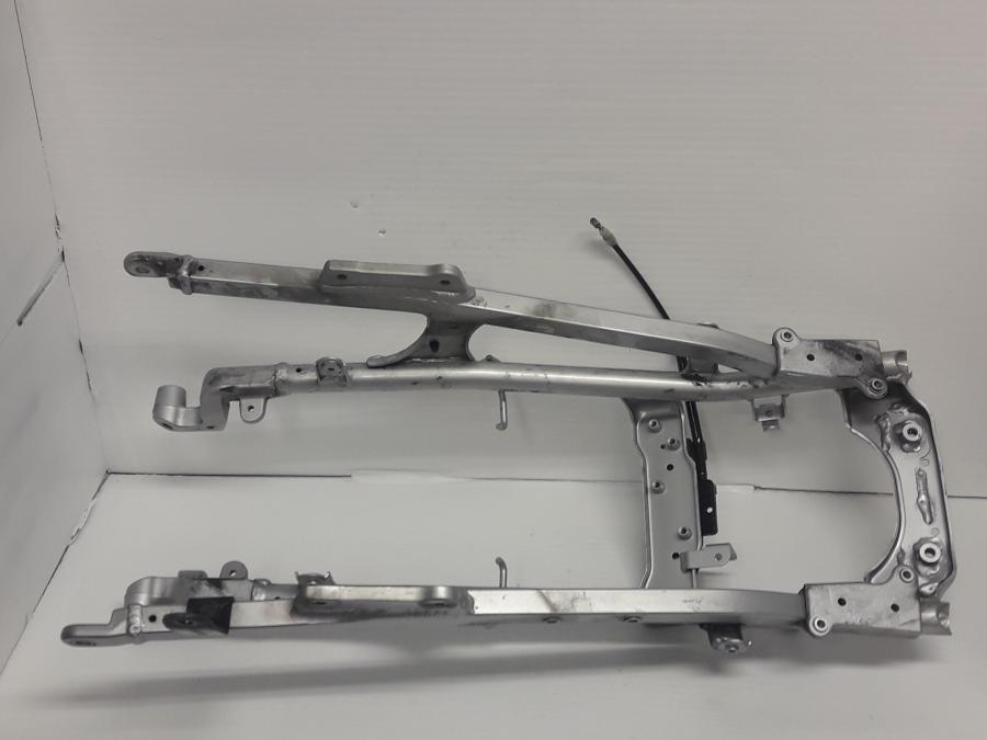 Höger sida på Bakram från en Suzuki SV 1000 -2004 motorcykel.