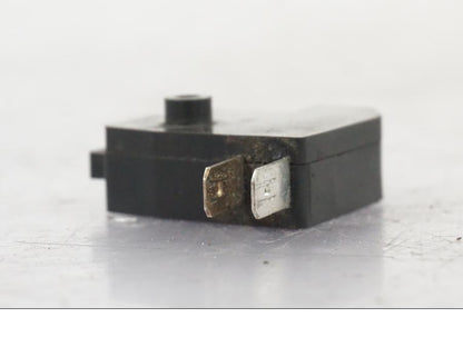 Baksidan på Bromsljuskontakt från en Suzuki VL 800 -2002 motorcykel.