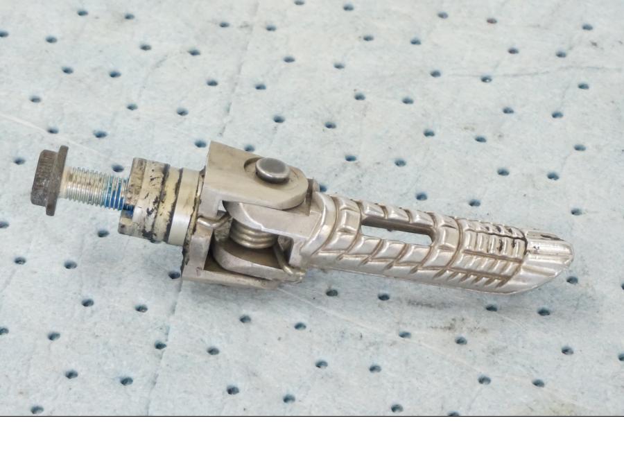 Framsidan på Fotpinne från en Suzuki GSX-R 1000 -2008 motorcykel.