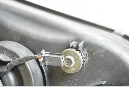 Snett nerifrån på Strålkastare från en Honda CBR 900 RR -2000 motorcykel.